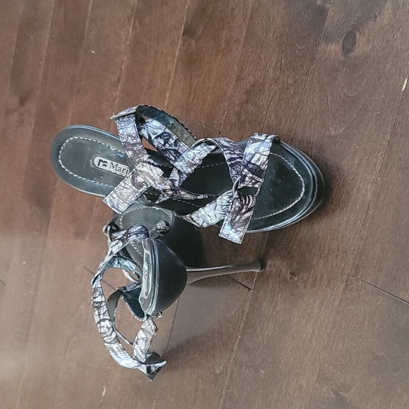 Sandals - Picture 3 of 3